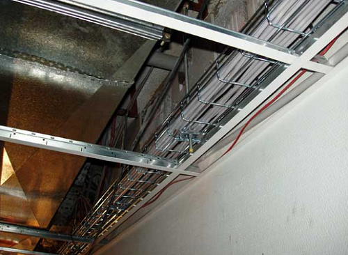 Прокладка электропроводки за подвесным потолком