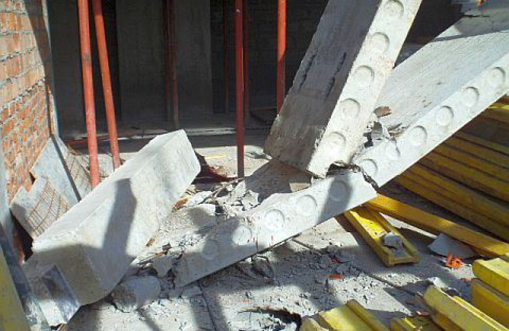 Страшные последствия падения груза с башенного крана в Туле