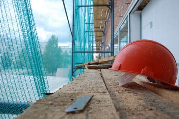 Страшная гибель рабочего на стройке многоэтажки в Ленобласти