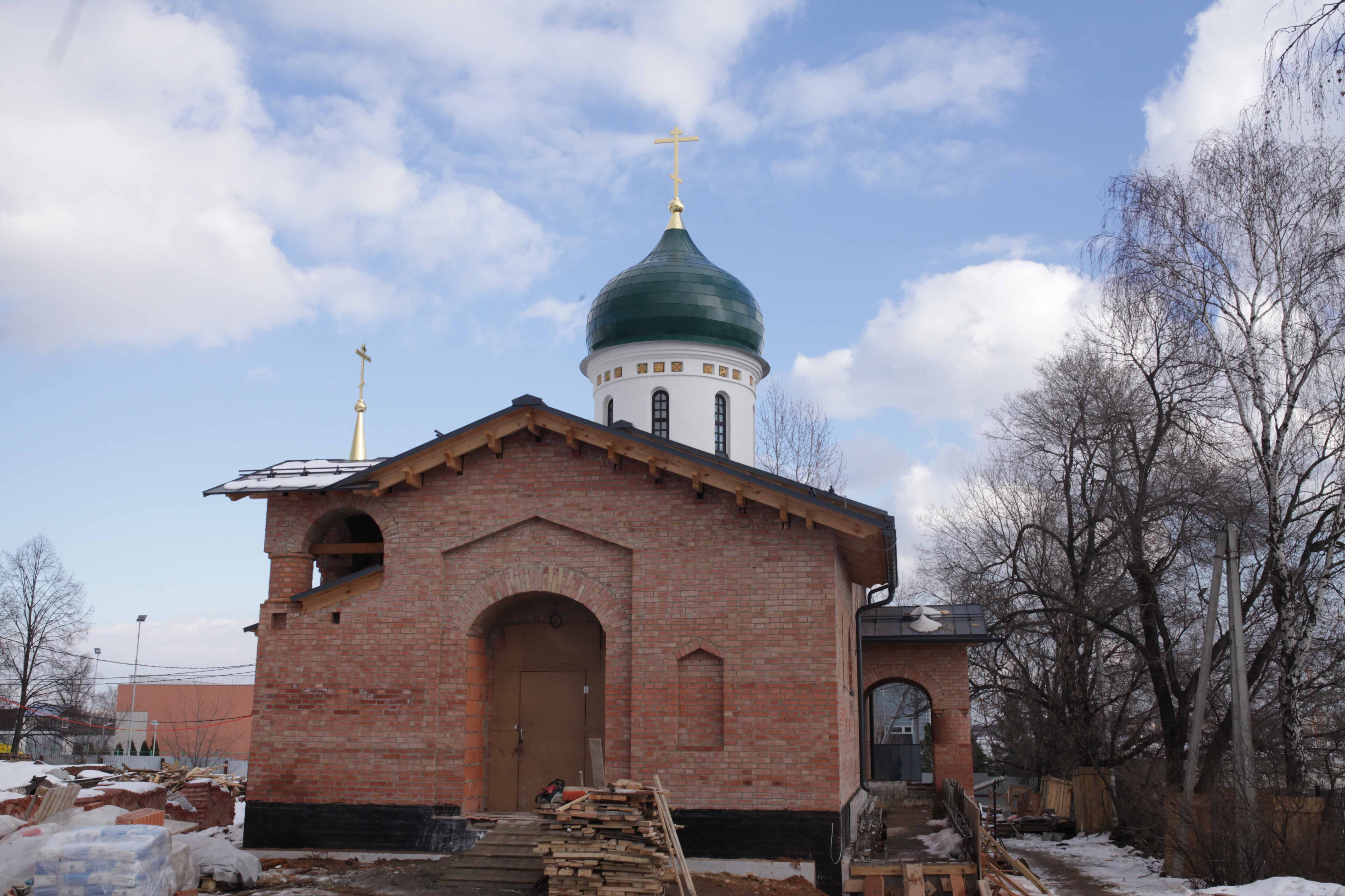 Бюджетный храм в честь преподобного Серафима Саровского строят на Кожухово