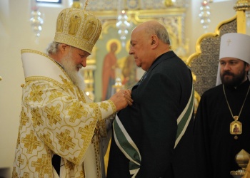 Патриарх Кирилл наградил Владимира Ресина орденом за активное воплощение в жизнь Программы по строительству храмов