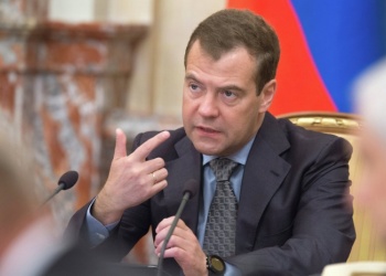 Дмитрий Медведев поручил представить предложения, усиливающие наказание за мошенничество при госзакупках