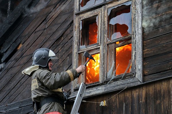 Новые подробности пожара сразу в 4-х частных домах Екатеринбурга