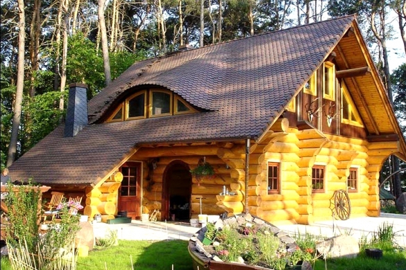 Тёплый деревянный дом: расчёт толщины стен и особенности рубки углов