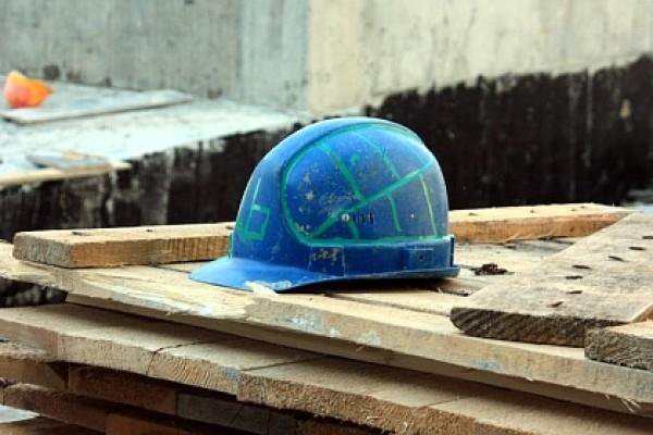 Из-за чего на стройке в Воронеже строитель раздавил строителя экскаватором