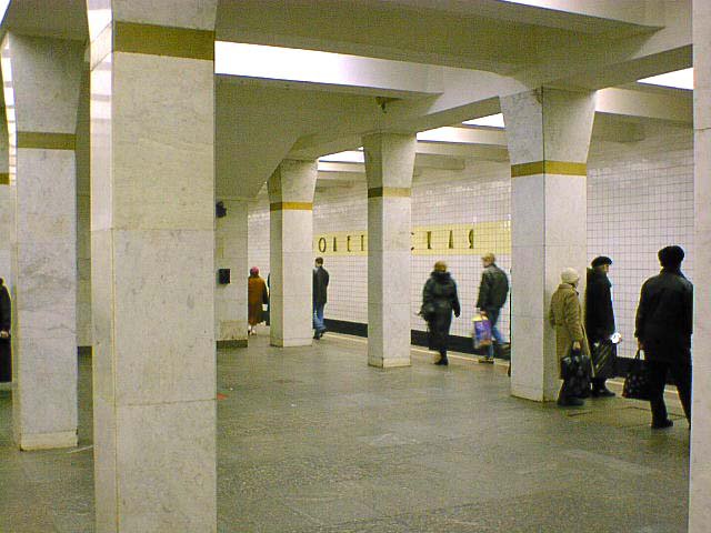 Какие вестибюли станций метро Москвы закроют в эти выходные