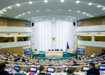 Молния: Прямая трансляция из Совета Федерации, где 89-м вопросом рассмотрят законопроект по изменениям в ГрК