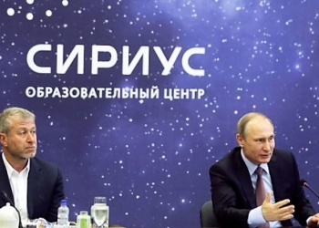 Во время визита Владимира Путина в «Сириус» Николай Алексеенко и Елена Шмелёва подписали важнейшее соглашение
