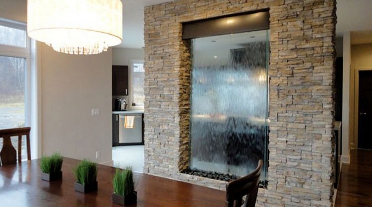 Цена декоративного водопада по стеклу - для тех людей, кто ценит небанальность в интерьере помещения