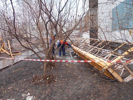 Подробности ЧП на стройке в Новосибирске, где сорвалась люлька с рабочим
