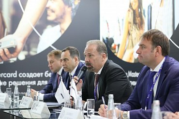 Михаил Мень грозит повысить требования к  банкам, имеющим  счета  на капремонт