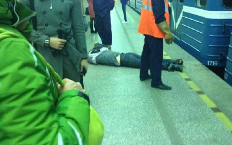 Из-за чего на станции метро «Воробьевы горы» в Москве мужчина упал на рельсы