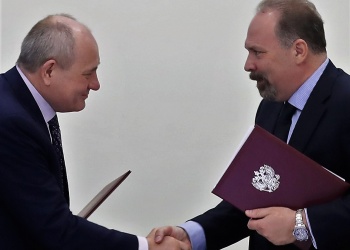Михаил Мень и Виталий Маркелов подписали «дорожную карту» по взаимодействию Минстроя России и ПАО «Газпром»