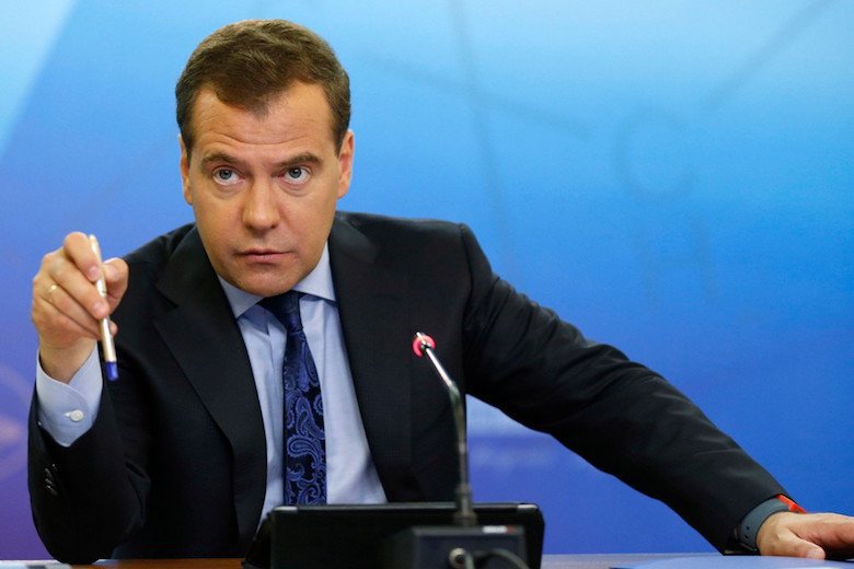 Медведев определил, какие стройкомпании должны работать в России