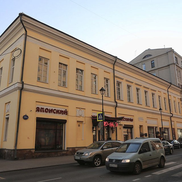 За сколько  в Москве можно купить часть дома, где родился губернатор  Голицын