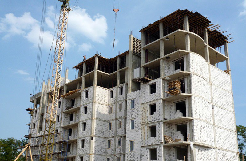 В Махачкале застройщик возвел «лишние» пять этажей жилого дома