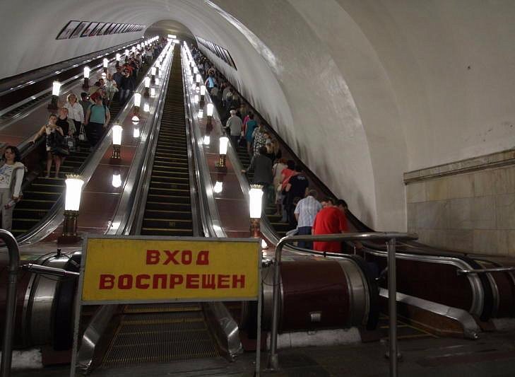 Эскалаторы сразу на двух станциях московского метро закрыли на ремонт