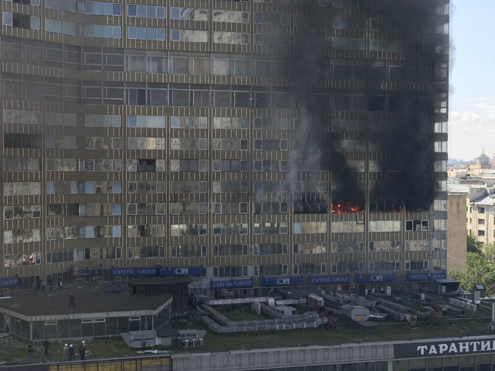 Новые подробности мощного пожара в высотке на Новом Арбате в Москве