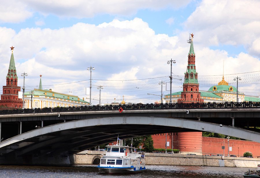 Moscow r. Боровицкий мост Москва. Всехсвятский мост в Москве сейчас. Каменный мост Москва капитальный. Большой каменный мост в Москве двери под мостом.