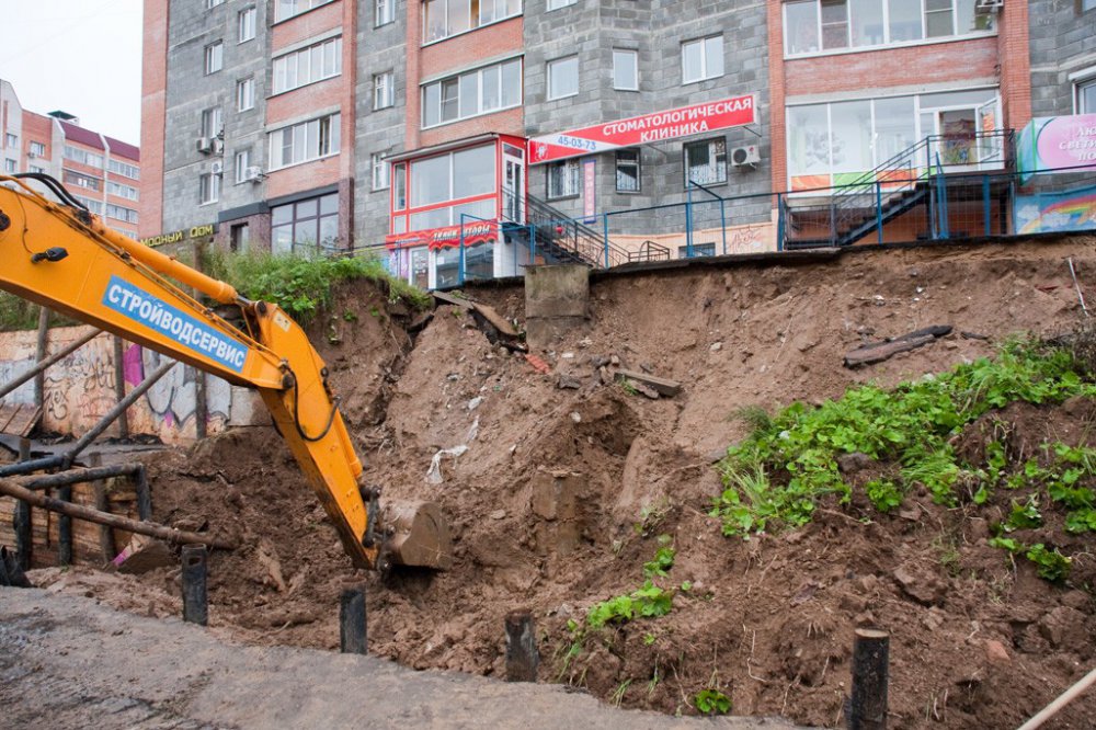 Где и  как  в Москве из-за ливня обрушилась теплотрасса, есть пострадавшие