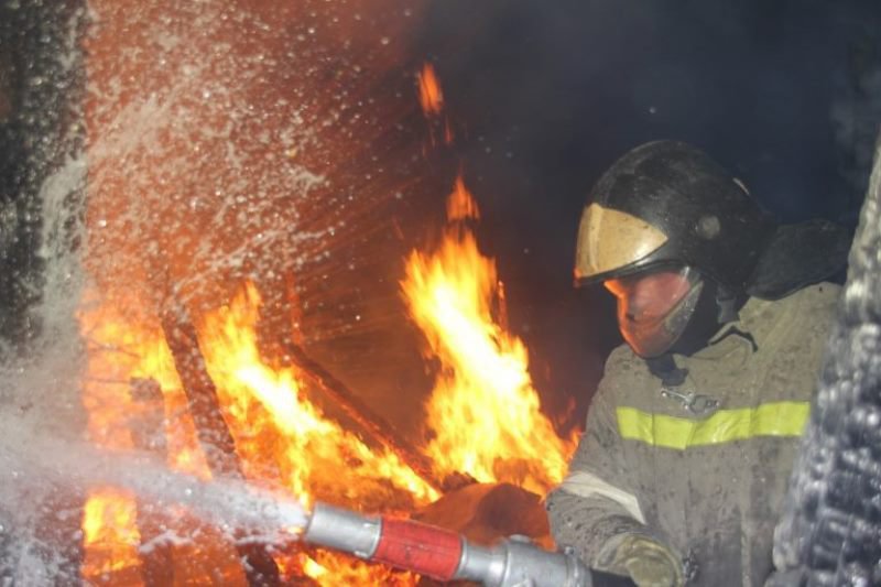 Возгорание в лифте привело к пожару в новосибирской многоэтажке