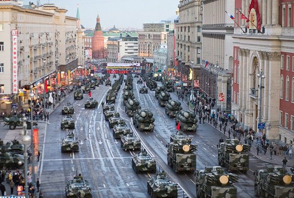 В связи с репетицией парада изменят 55 маршрутов наземного транспорта в Москве