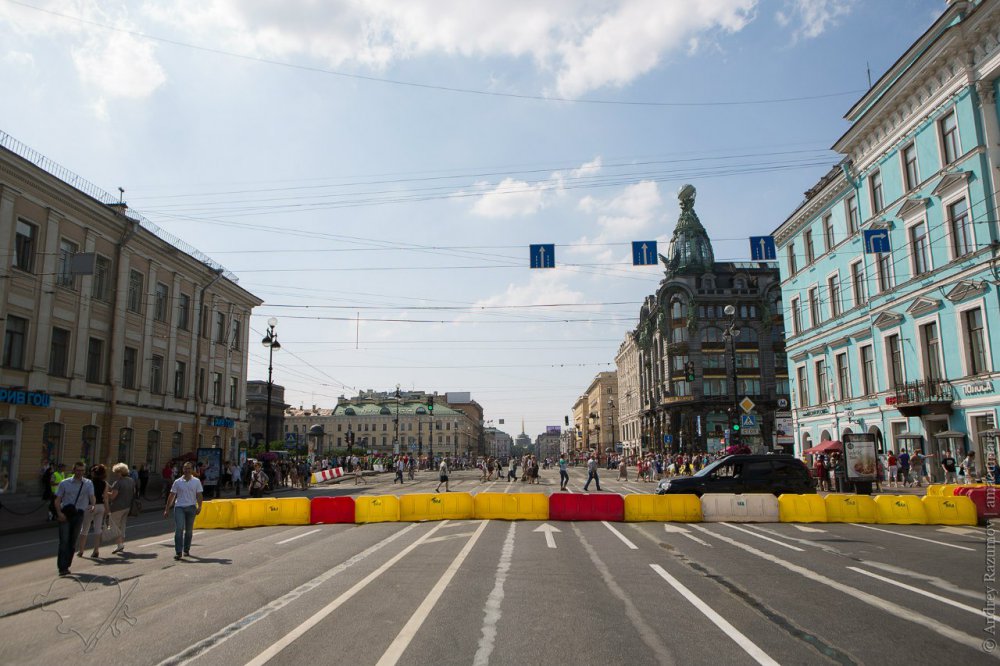 Ремонт Невского проспекта парализовал движение в центре Петербурга