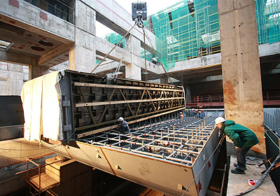 Монтажные работы оборудования конденсаторной группы на ЛАЭС-2 продолжаются