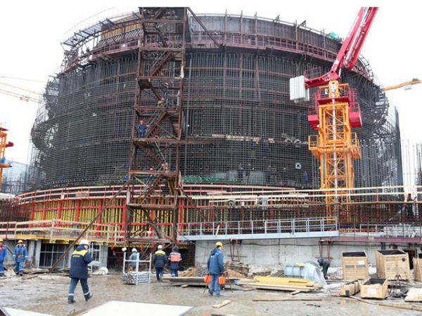 Начало работы мостового крана на стройплощадке Нововоронежской АЭС-2  